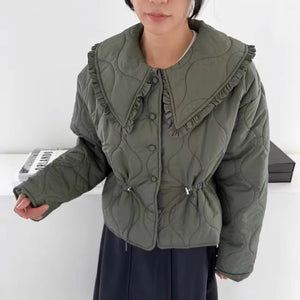 おしゃれ好きな彼女のフリルカラーキルティングジャケット_N1702