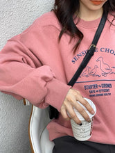 画像をギャラリービューアに読み込む, 街角でかわいいお花を見つけた日のロゴスウェット_N1801