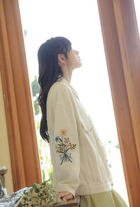 実家のお花屋さんを手伝う女の子の刺繍デニムジャケット_N3531
