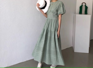 隠れ家カフェで女子会をする日のワンピース_N1316