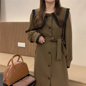 シックなレストランでディナーを楽しむ日のビッグカラーワンピース_N1588