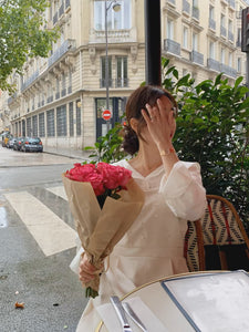 パリのカフェでモーニングをする日のワンピース_N1551