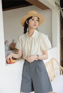 ときめく瞬間を写真に残す彼女のパフスリーブブラウス_N2233