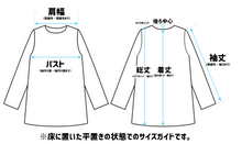 画像をギャラリービューアに読み込む, アトリエで油絵を描くニットカーディガン_N1066